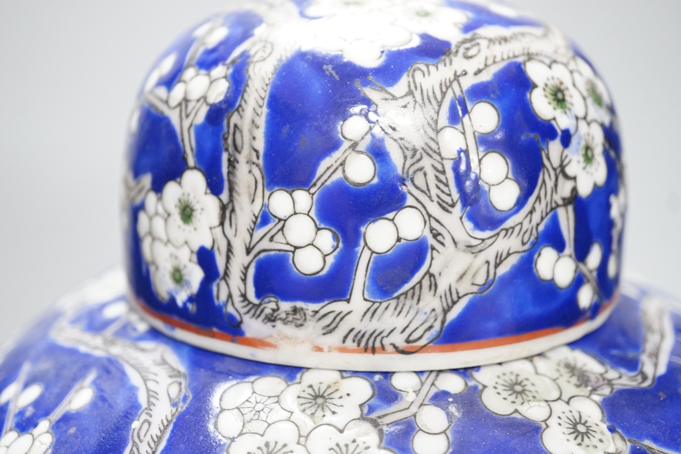 A large Chinese porcelain jar and cover, 31cm
